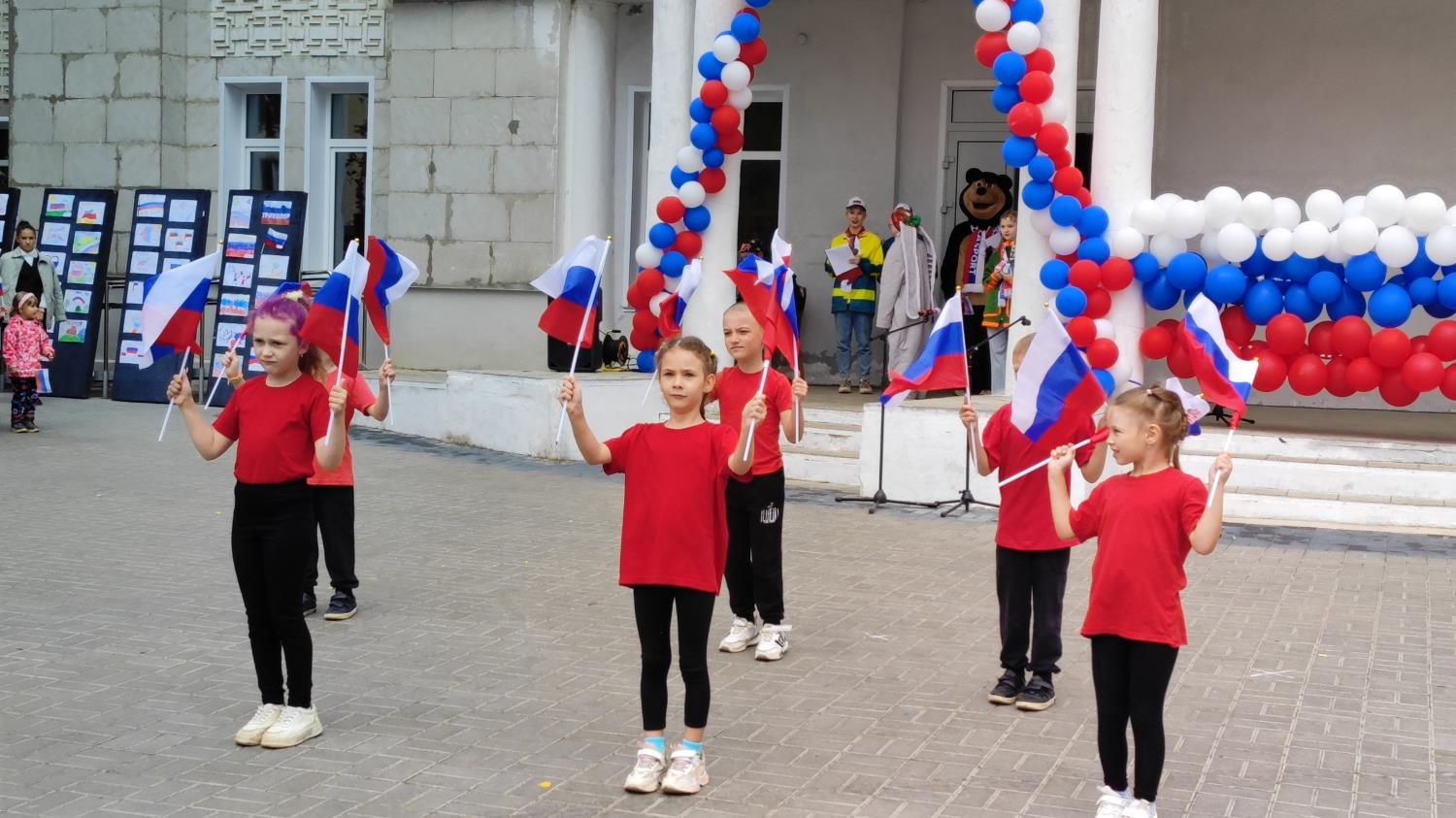 В честь праздника флага страны