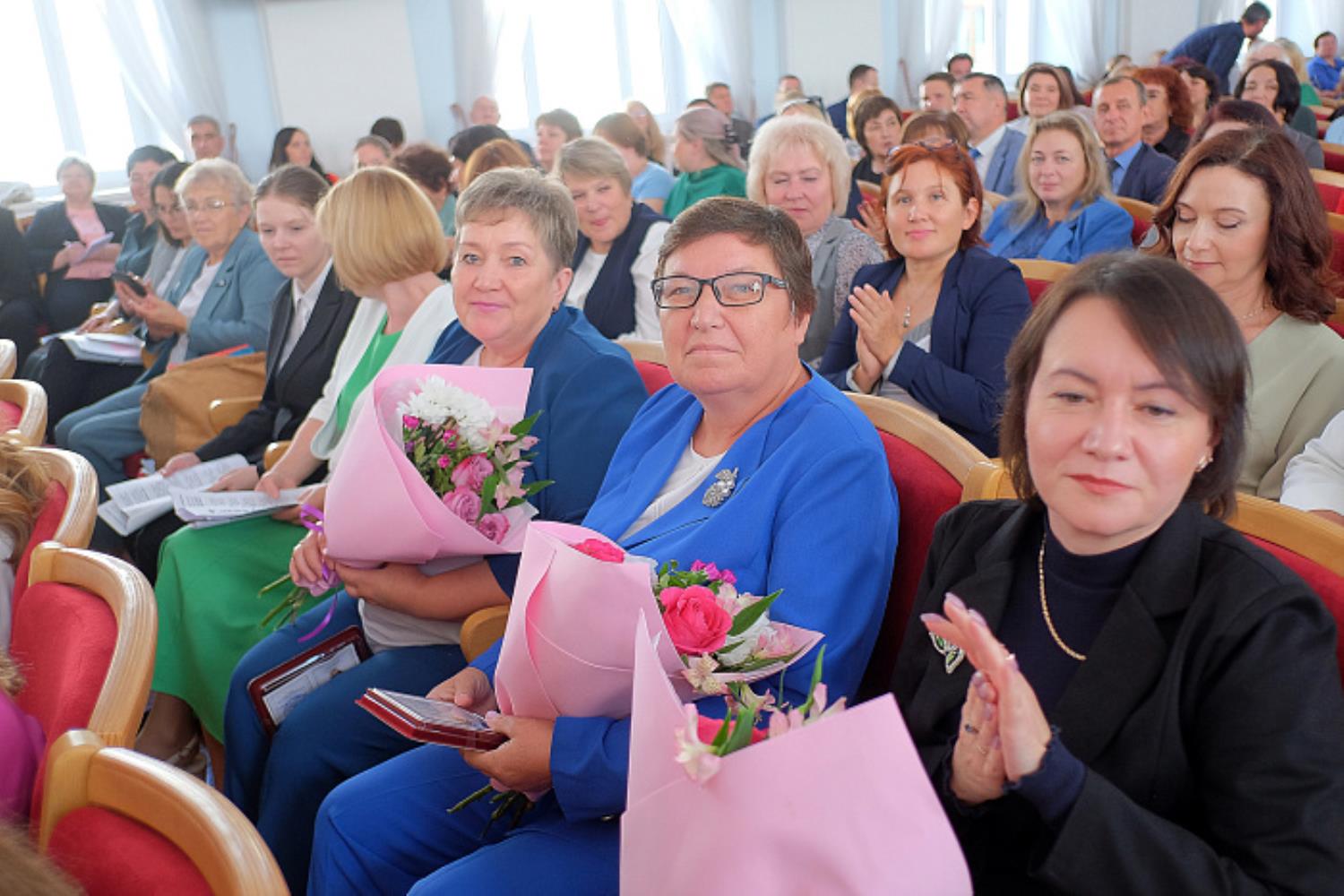 Кировских педагогов будут поощрять за поступивших в местные вузы выпускников / Мой Омутнинск