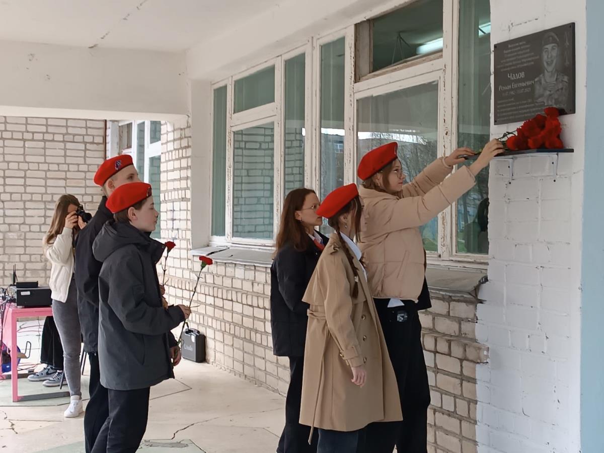 Увековечили память героя