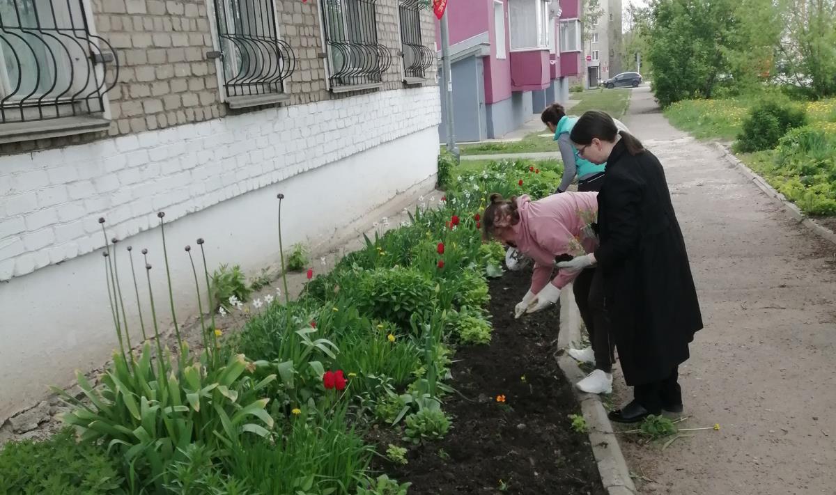 Вышли на субботник