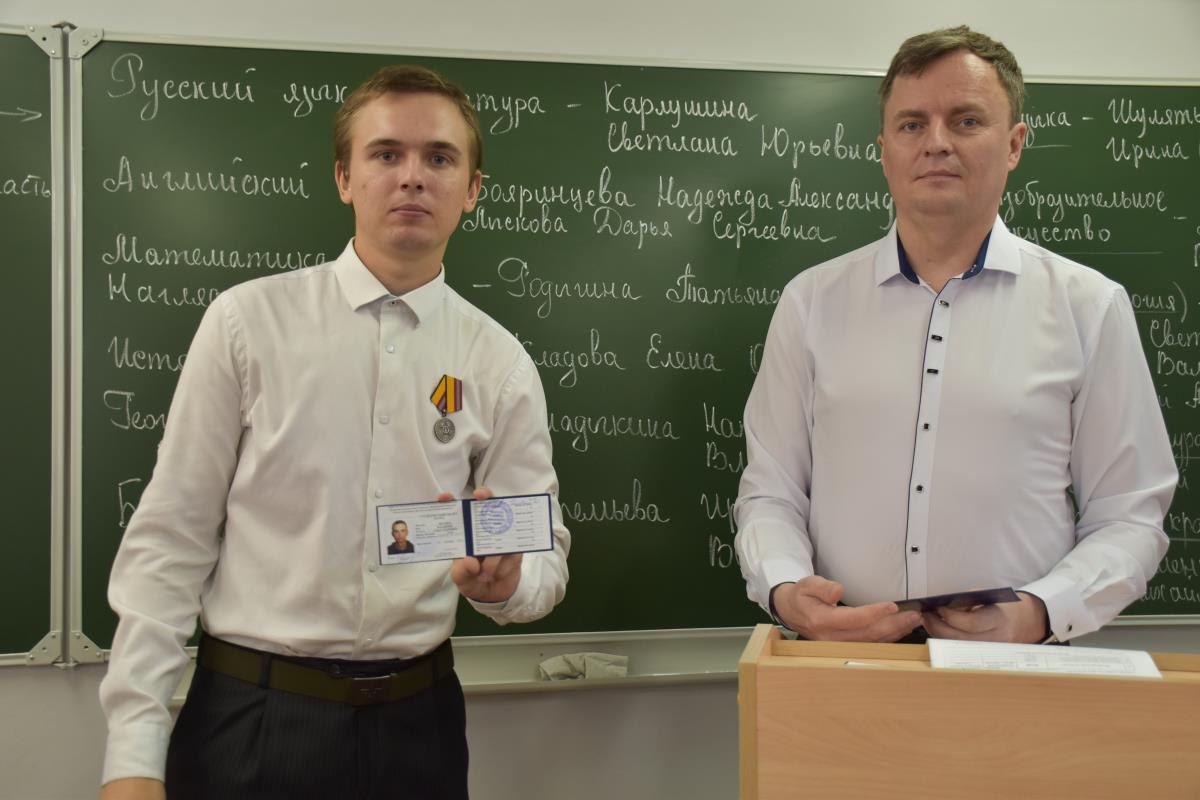 В представительстве ВятГУ в Омутнинске на торжественной линейке прозвучали поздравления с Днем знаний