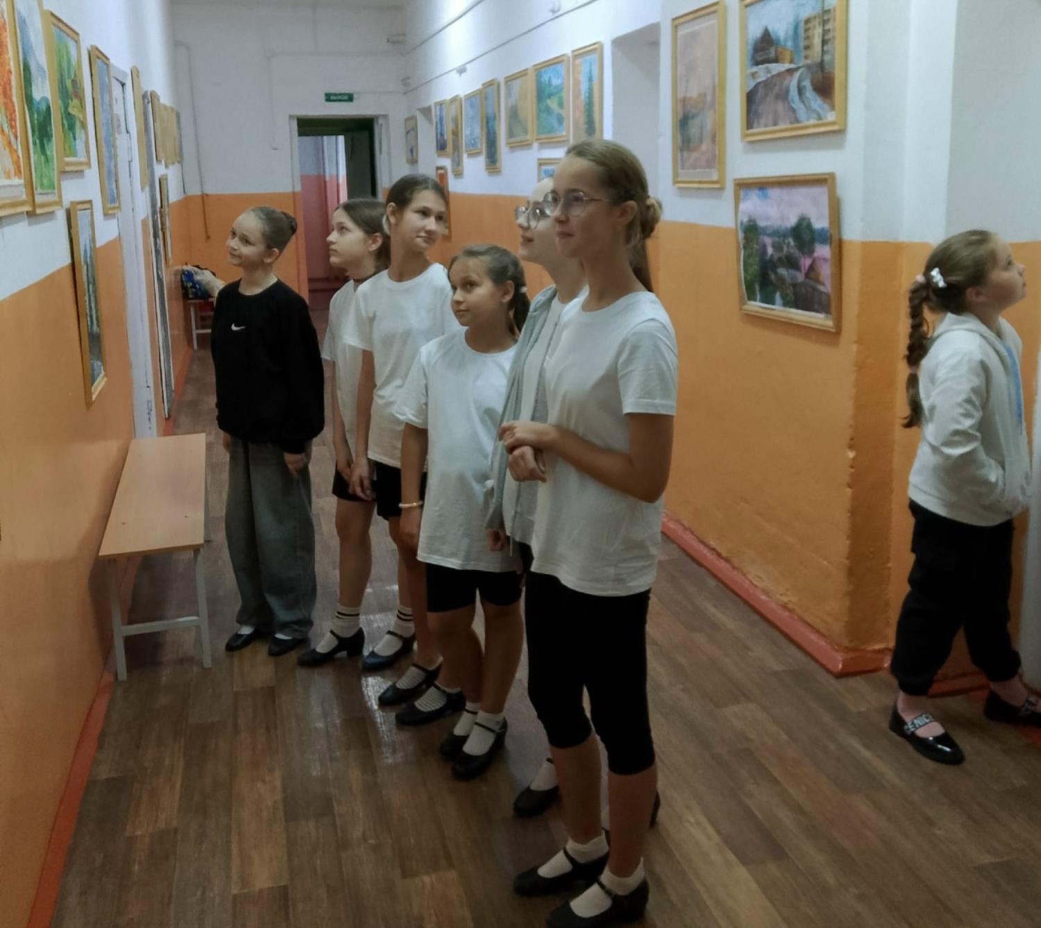 Первая в этом учебном году выставка художественных работ оформлена в Детской школе искусств Омутнинска