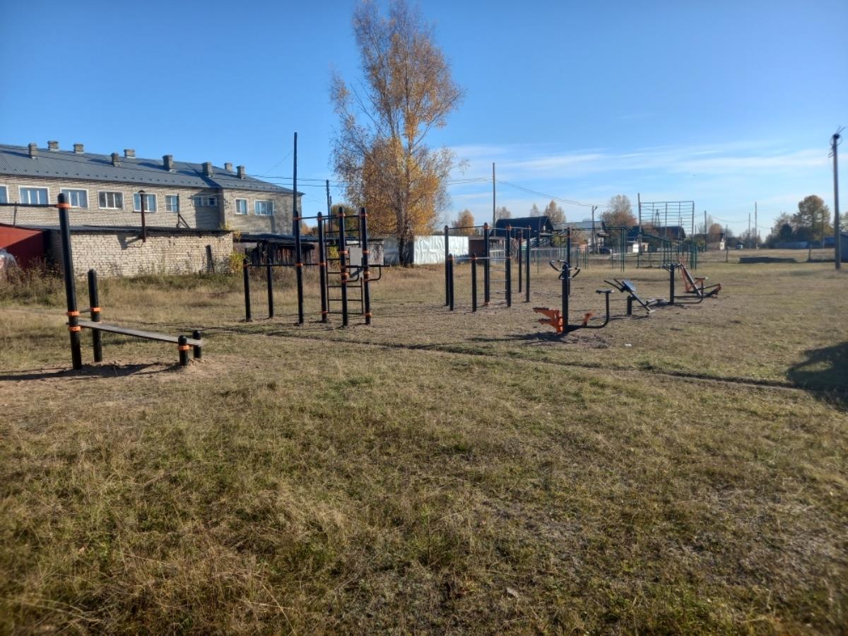 В Песковке завершены работы по ремонту стадиона
