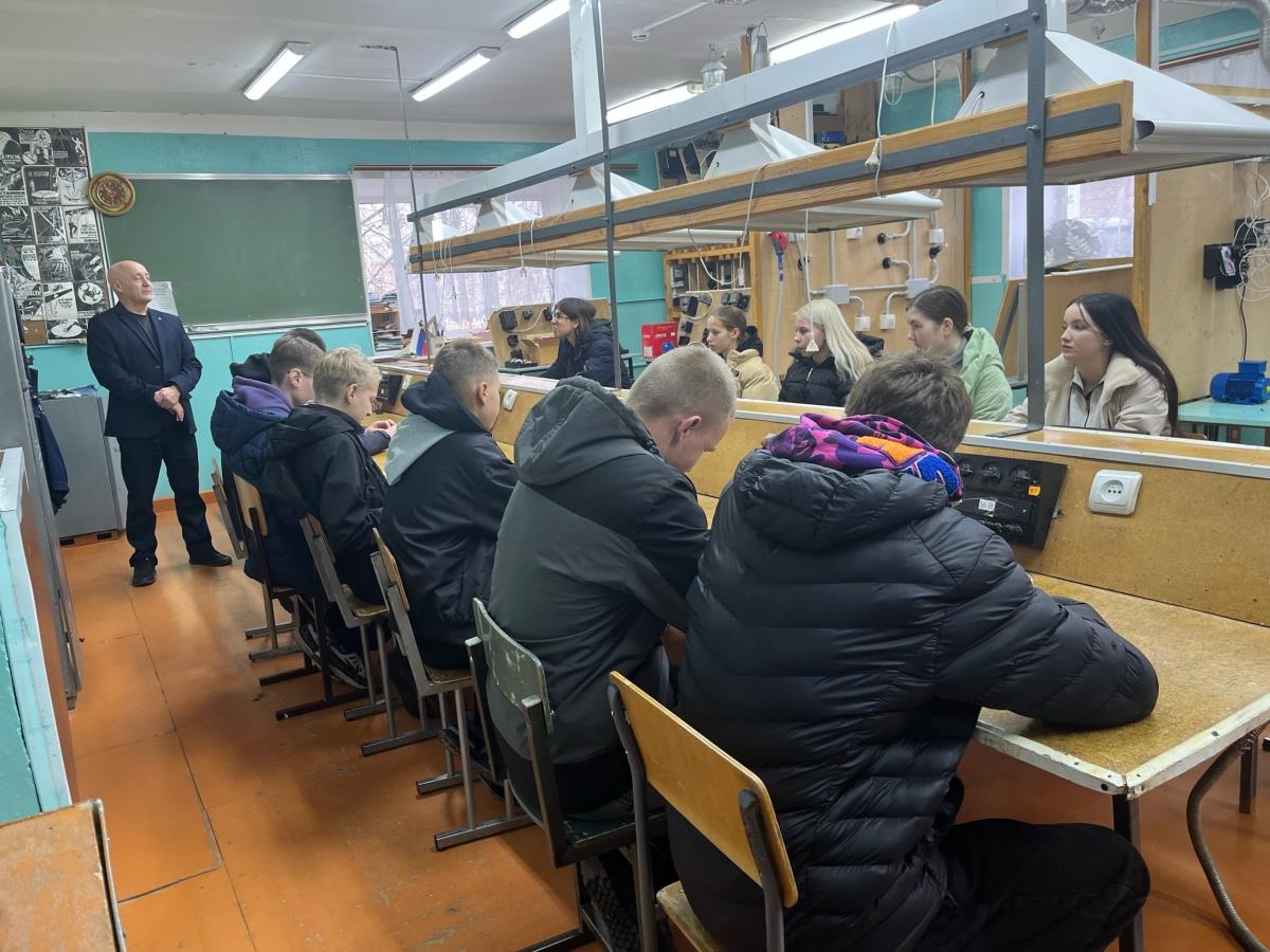 В Омутнинском политехническом техникуме состоялся Единый день открытых дверей