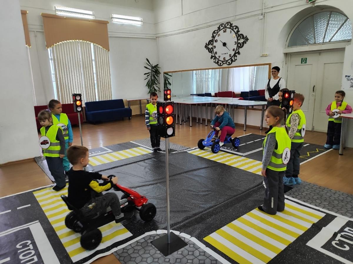 Путешествие маленьких пешеходов