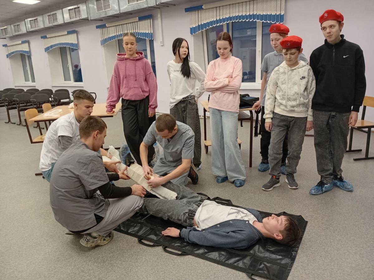 Обучение первой помощи от волонтеров-медиков