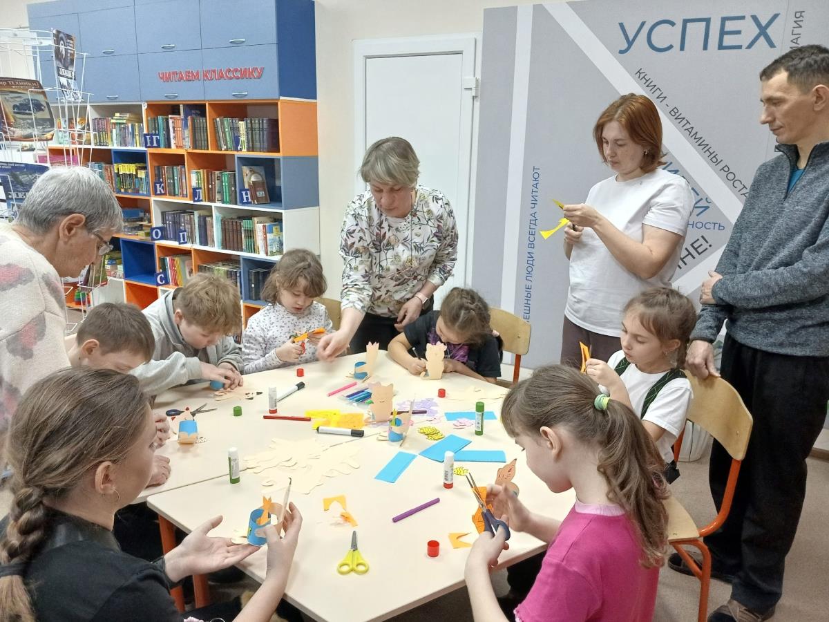 И снова в детской библиотеке «Маяк» было оживленно