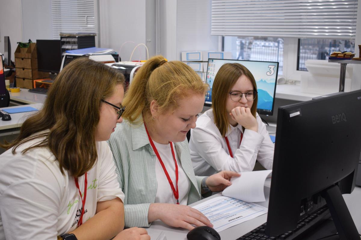 В Кванториуме состоялся инженерный хакатон на тему «Омутнинск – это…»