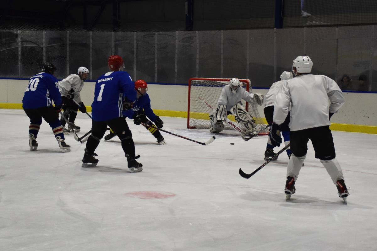 Хоккеисты впервые сразились за Кубок города