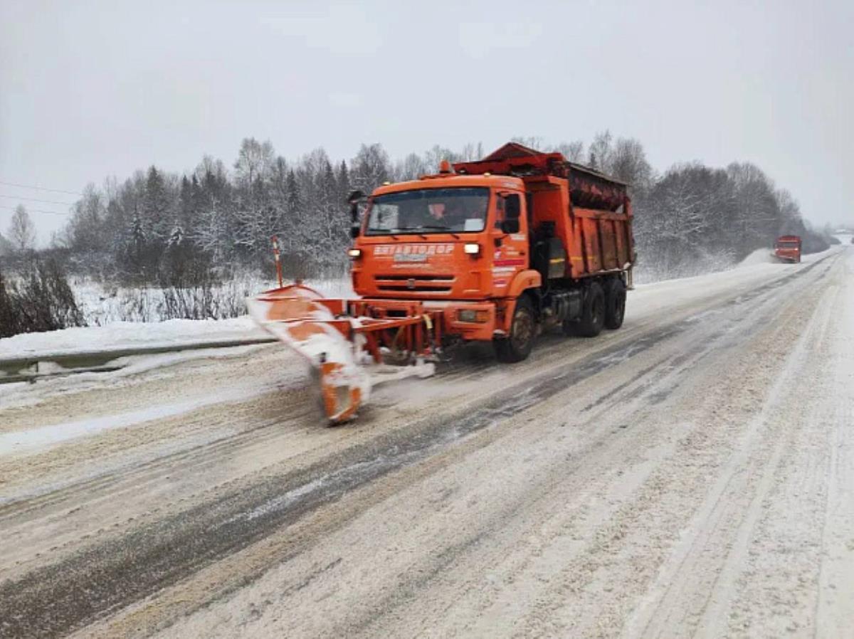 Трассы очищают от снега круглосуточно