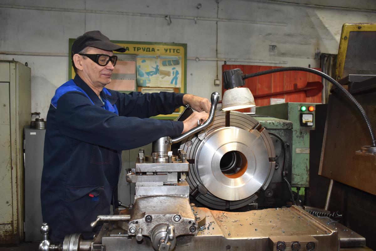 Почти полвека у станка