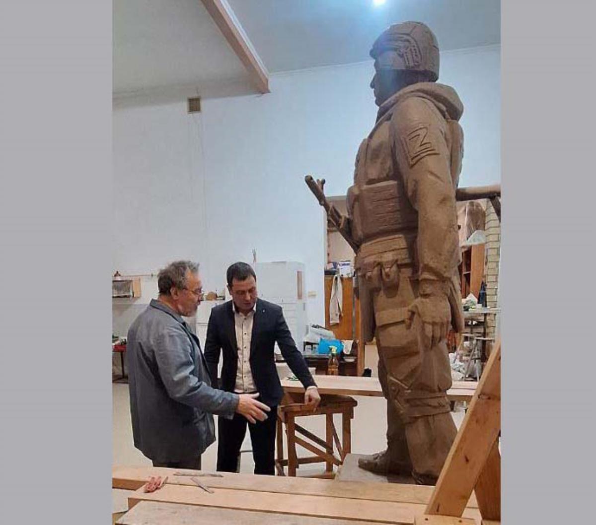 Объединились для создания памятника