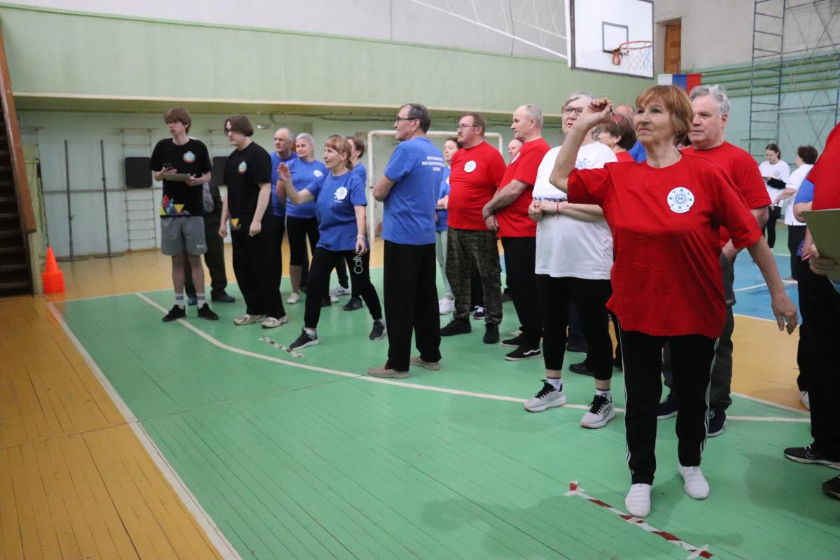 Старшие металлурги подают пример молодежи